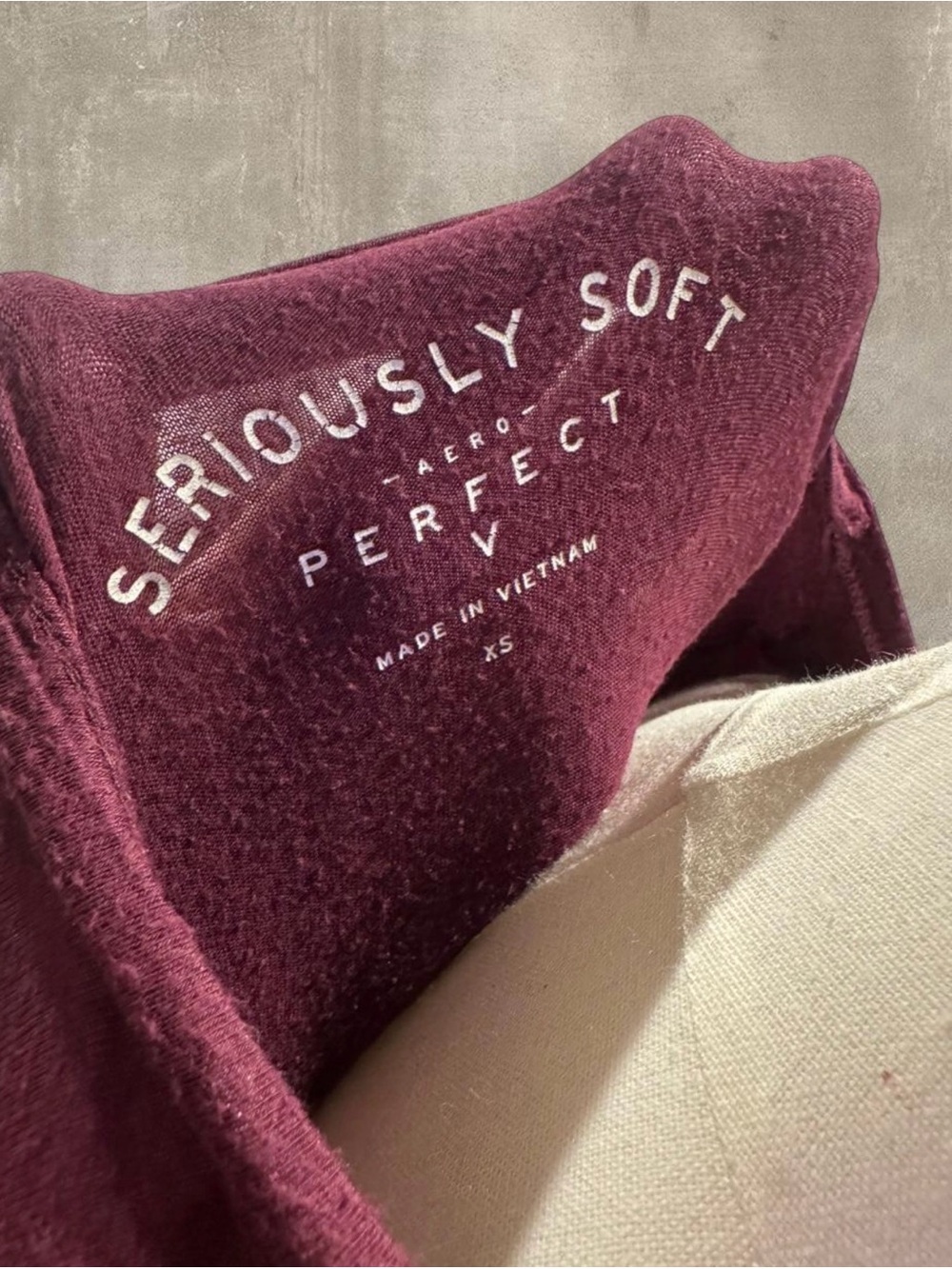 Aeropostale burgundy v-neck top in XS - Picture 5 of 5